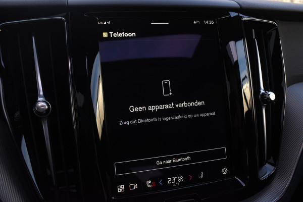 Volvo XC60 T6 350PK Automaat Plug-in hybrid AWD Plus Dark / Panoramadak / Harman Kardon / Luchtvering / 360 camera / Sport stoelen / 21'' velgen / NIEUWPRIJS EUR 81.500,-