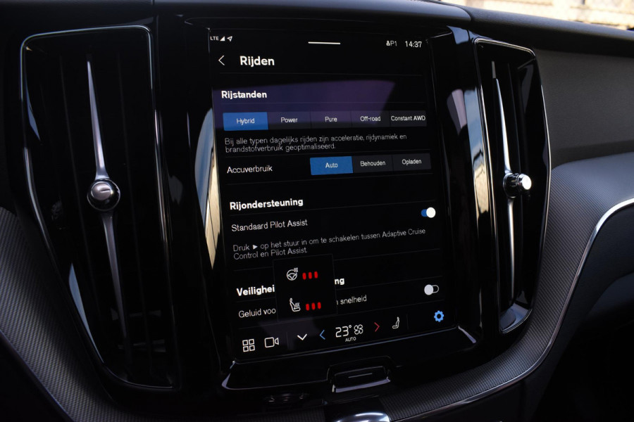 Volvo XC60 T6 350PK Automaat Plug-in hybrid AWD Plus Dark / Panoramadak / Harman Kardon / Luchtvering / 360 camera / Sport stoelen / 21'' velgen / NIEUWPRIJS EUR 81.500,-