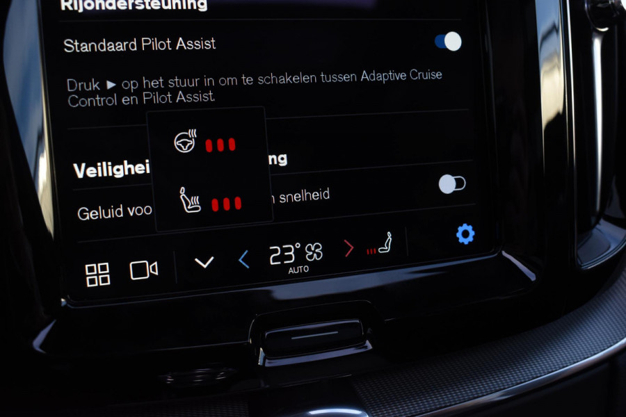 Volvo XC60 T6 350PK Automaat Plug-in hybrid AWD Plus Dark / Panoramadak / Harman Kardon / Luchtvering / 360 camera / Sport stoelen / 21'' velgen / NIEUWPRIJS EUR 81.500,-