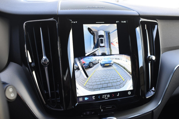 Volvo XC60 T6 350PK Automaat Plug-in hybrid AWD Plus Dark / Panoramadak / Harman Kardon / Luchtvering / 360 camera / Sport stoelen / 21'' velgen / NIEUWPRIJS EUR 81.500,-