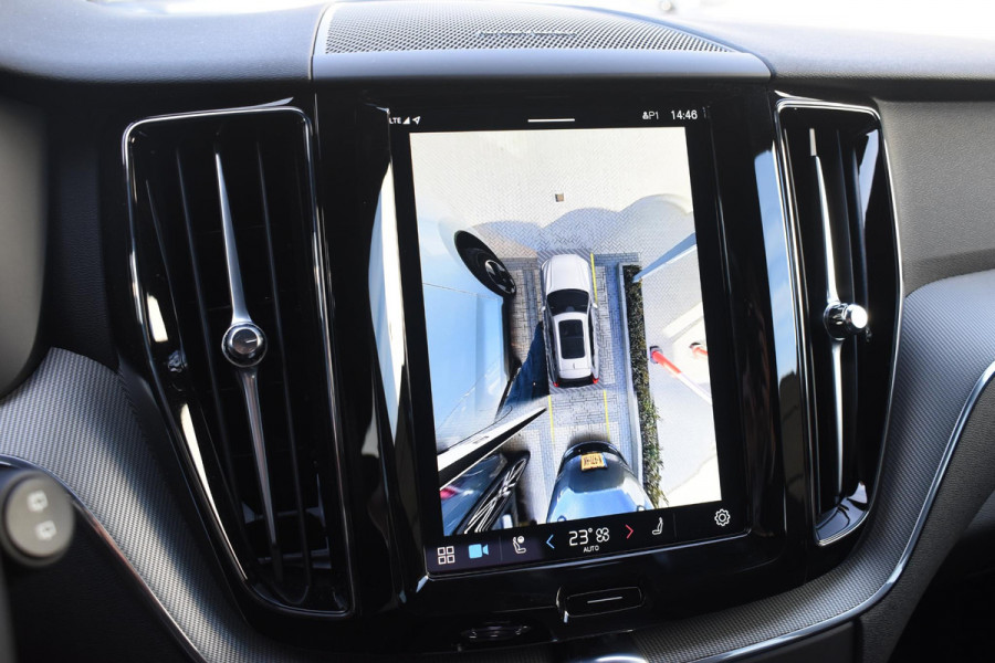 Volvo XC60 T6 350PK Automaat Plug-in hybrid AWD Plus Dark / Panoramadak / Harman Kardon / Luchtvering / 360 camera / Sport stoelen / 21'' velgen / NIEUWPRIJS EUR 81.500,-