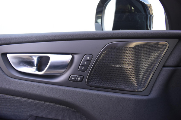 Volvo XC60 T6 350PK Automaat Plug-in hybrid AWD Plus Dark / Panoramadak / Harman Kardon / Luchtvering / 360 camera / Sport stoelen / 21'' velgen / NIEUWPRIJS EUR 81.500,-