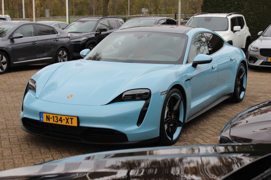 Porsche Taycan Performance 84 kWh / SoH 95.8% / 1Eign. / Panoramadak / 360Camera / Passenger Display / Head-up / Luchtvering / Sportchrono