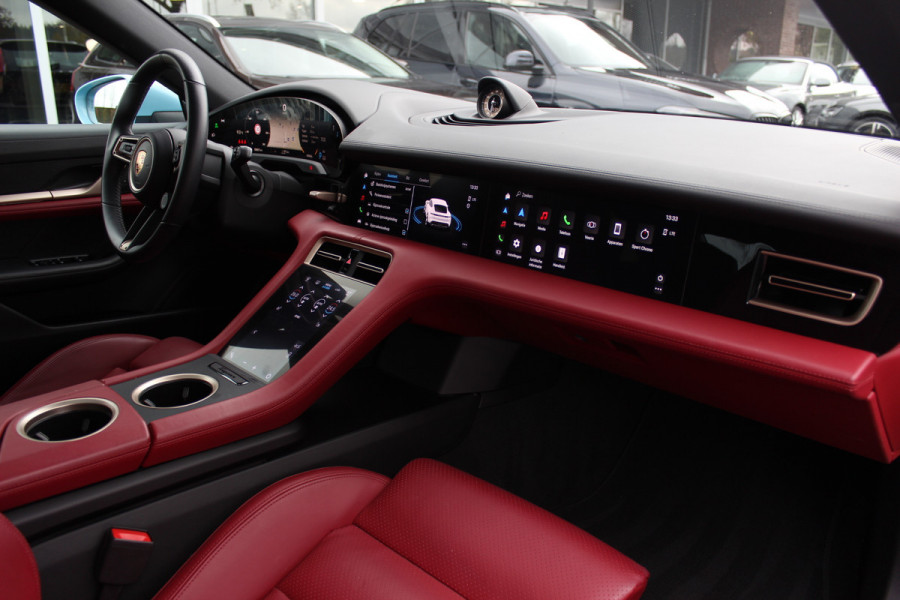 Porsche Taycan Performance 84 kWh / SoH 95.8% / 1Eign. / Panoramadak / 360Camera / Passenger Display / Head-up / Luchtvering / Sportchrono