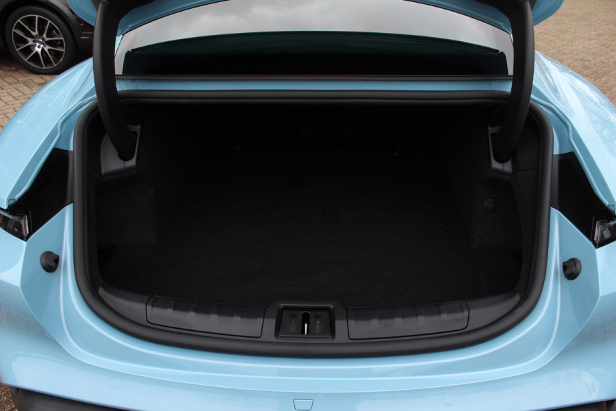 Porsche Taycan Performance 84 kWh / SoH 95.8% / 1Eign. / Panoramadak / 360Camera / Passenger Display / Head-up / Luchtvering / Sportchrono