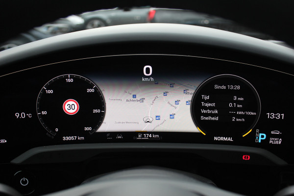 Porsche Taycan Performance 84 kWh / SoH 95.8% / 1Eign. / Panoramadak / 360Camera / Passenger Display / Head-up / Luchtvering / Sportchrono