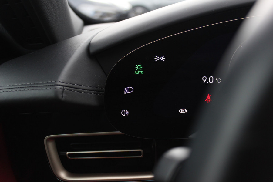 Porsche Taycan Performance 84 kWh / SoH 95.8% / 1Eign. / Panoramadak / 360Camera / Passenger Display / Head-up / Luchtvering / Sportchrono