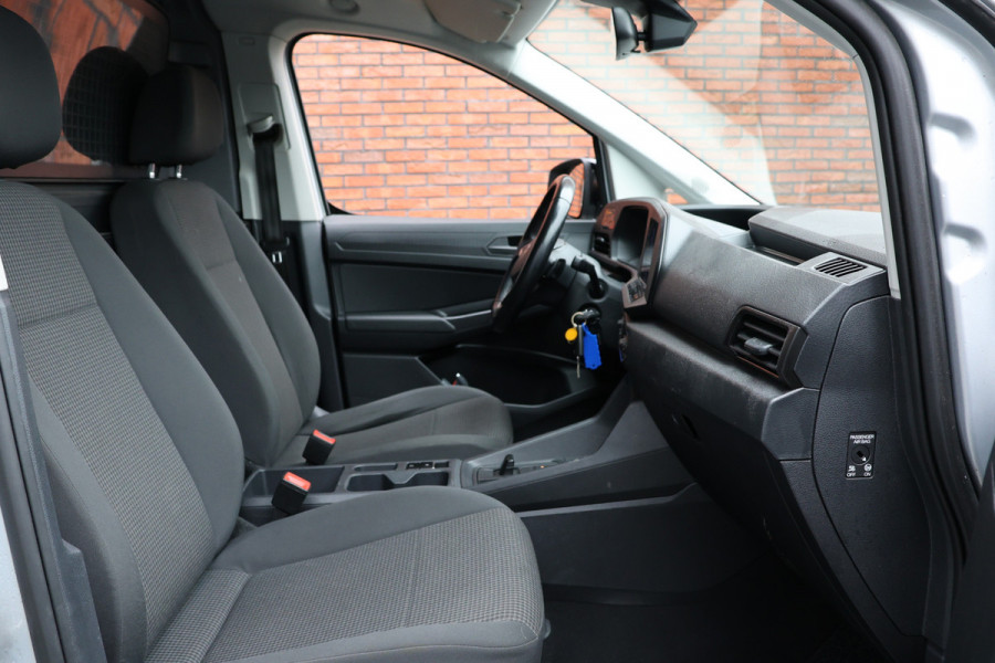 Volkswagen Caddy Cargo 2.0 TDI 185 PK DSG | Marge | BTW Vrij | AV Edition | Navigatie | CarPlay | MF Stuur | F1 Flippers | Cruise control | DAB | Spoilerkit | Nieuwe APK | NL Auto