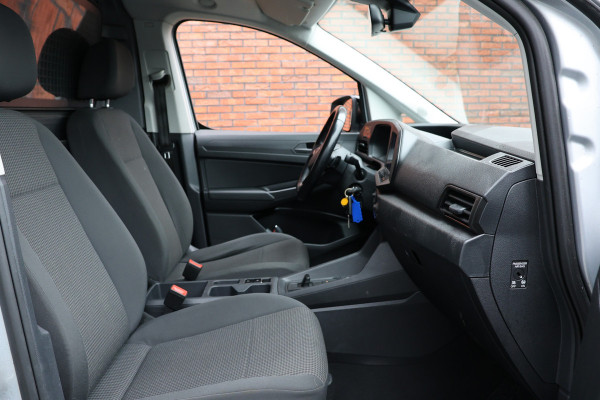 Volkswagen Caddy Cargo 2.0 TDI 185 PK DSG | Marge | BTW Vrij | AV Edition | Navigatie | CarPlay | MF Stuur | F1 Flippers | Cruise control | DAB | Spoilerkit | Nieuwe APK | NL Auto