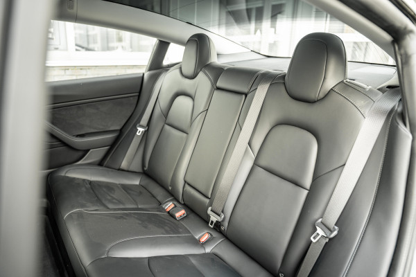 Tesla Model 3 Performance AWD 75 kWh Tijdelijke Black friday deal, nu van 29750.- voor 28750.-