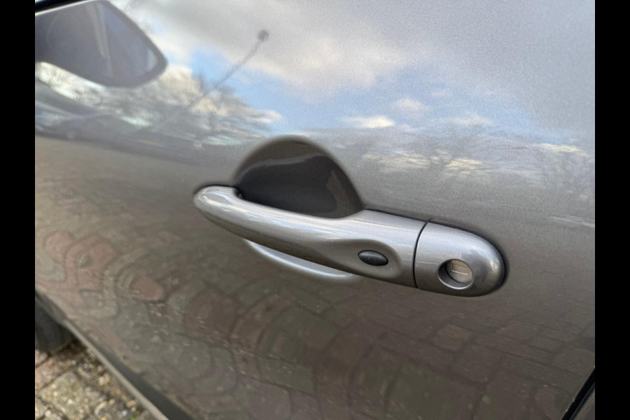 Renault Captur TCe 90 Intens Navi / P-sensoren & camera / Clima / LM velgen