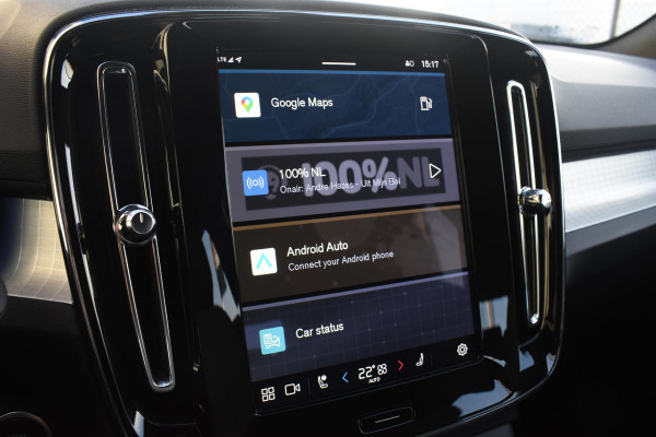 Volvo XC40 B4 211PK Automaat Plus Dark / Navigatie / Adaptive Cruise / Harman Kardon / Stuur- & Stoelverwarming / Elektrische achterklep / Achteruitrijcamera / Elektrische stoelverst. met geheugen / Trekhaak