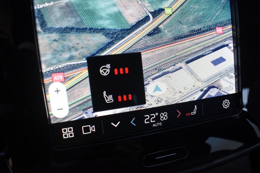 Volvo XC40 B4 211PK Automaat Plus Dark / Navigatie / Adaptive Cruise / Harman Kardon / Stuur- & Stoelverwarming / Elektrische achterklep / Achteruitrijcamera / Elektrische stoelverst. met geheugen / Trekhaak