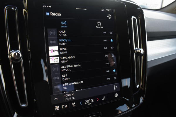 Volvo XC40 B4 211PK Automaat Plus Dark / Navigatie / Adaptive Cruise / Harman Kardon / Stuur- & Stoelverwarming / Elektrische achterklep / Achteruitrijcamera / Elektrische stoelverst. met geheugen / Trekhaak