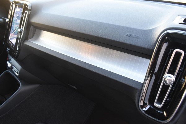 Volvo XC40 B4 211PK Automaat Plus Dark / Navigatie / Adaptive Cruise / Harman Kardon / Stuur- & Stoelverwarming / Elektrische achterklep / Achteruitrijcamera / Elektrische stoelverst. met geheugen / Trekhaak