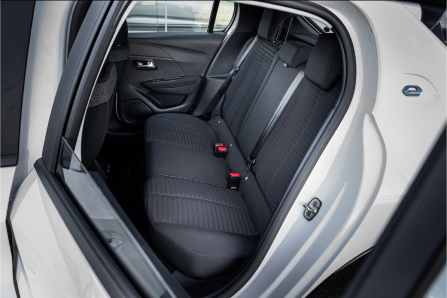 Peugeot e-208 EV Allure 50 kWh ** Camera ** Stoelverwarming ** Rijbereik tot 340km (WLTP)