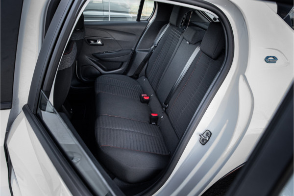 Peugeot e-208 EV Allure 50 kWh ** Camera ** Stoelverwarming ** Rijbereik tot 340km (WLTP)