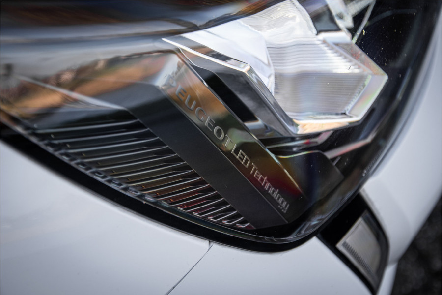 Peugeot e-208 EV Allure 50 kWh ** Camera ** Stoelverwarming ** Rijbereik tot 340km (WLTP)