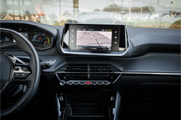 Peugeot e-208 EV Allure 50 kWh ** Camera ** Stoelverwarming ** Rijbereik tot 340km (WLTP)