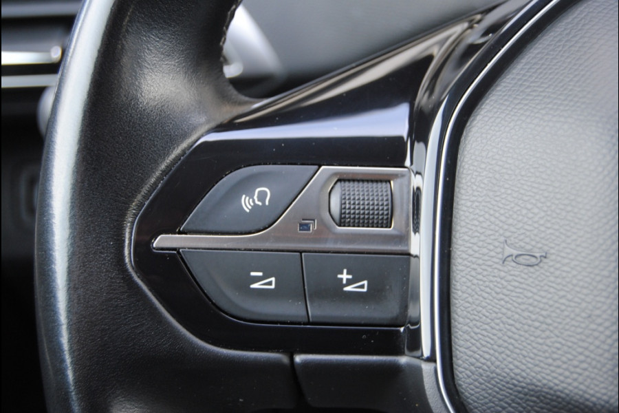 Peugeot 3008 1.2 PureTech Allure || Apple Carplay! Trekhaak
