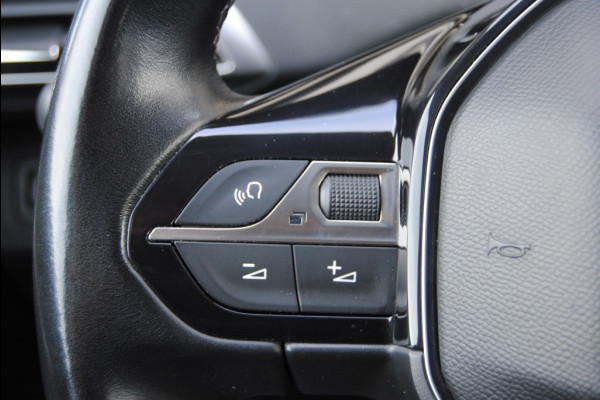 Peugeot 3008 1.2 PureTech Allure || Apple Carplay! Trekhaak