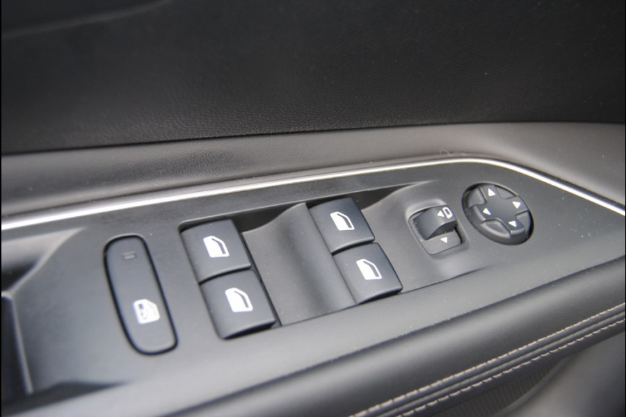 Peugeot 3008 1.2 PureTech Allure || Apple Carplay! Trekhaak