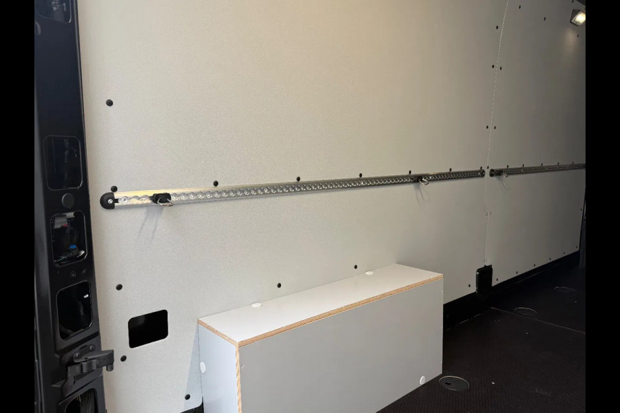 Renault Master Red Edition E-TECH L3H2 NIEUW/ ZWART/ LM VELGEN