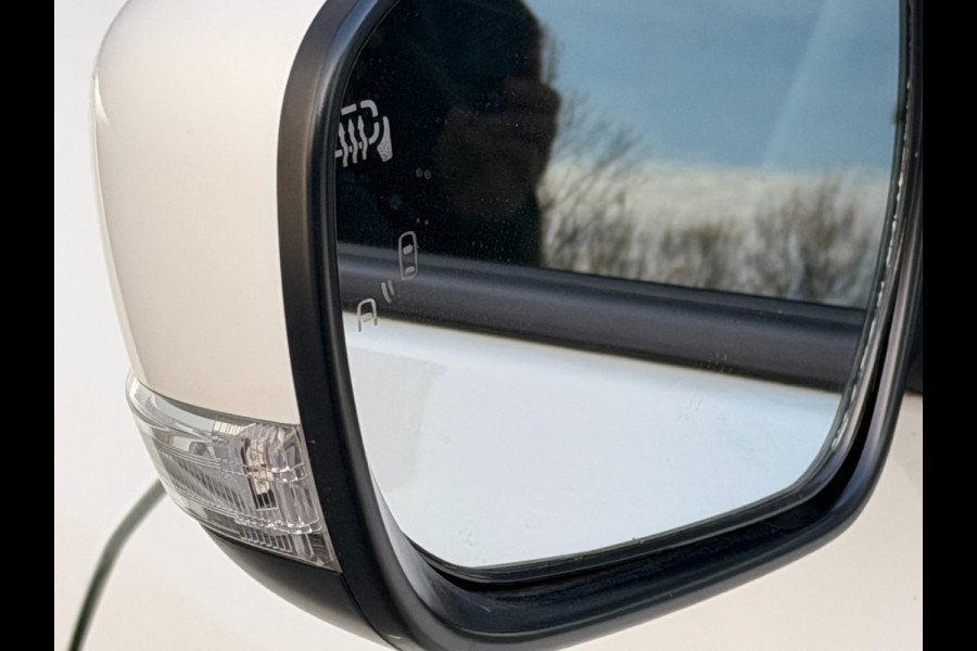 Suzuki Swift 1.2 Stijl Smart Hybrid ACC Camera Carplay Navi Stoelverw Xenon Parelmoer KM: 22.900 !!!