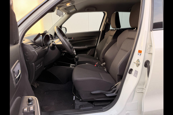 Suzuki Swift 1.2 Stijl Smart Hybrid ACC Camera Carplay Navi Stoelverw Xenon Parelmoer KM: 22.900 !!!
