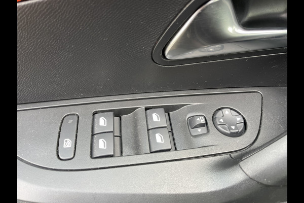 Peugeot 2008 1.2 PureTech Active | Camera | Parkeersensoren | Stoelverwarming
