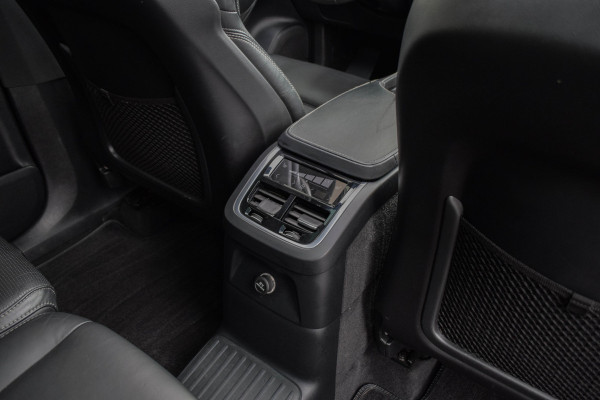 Volvo XC90 2.0 T8 Twin Engine AWD Inscription R-Design 7-Pers. / Luchtvering/ Virtual Cockpit/ Panoramadak/ Trekhaak/