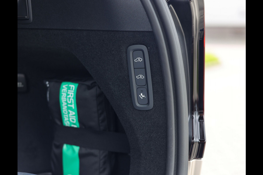 Volvo XC90 T8 AWD Ultra Dark | Direct rijden - Luchtvering - Trekhaak - Bowers&Wilkins