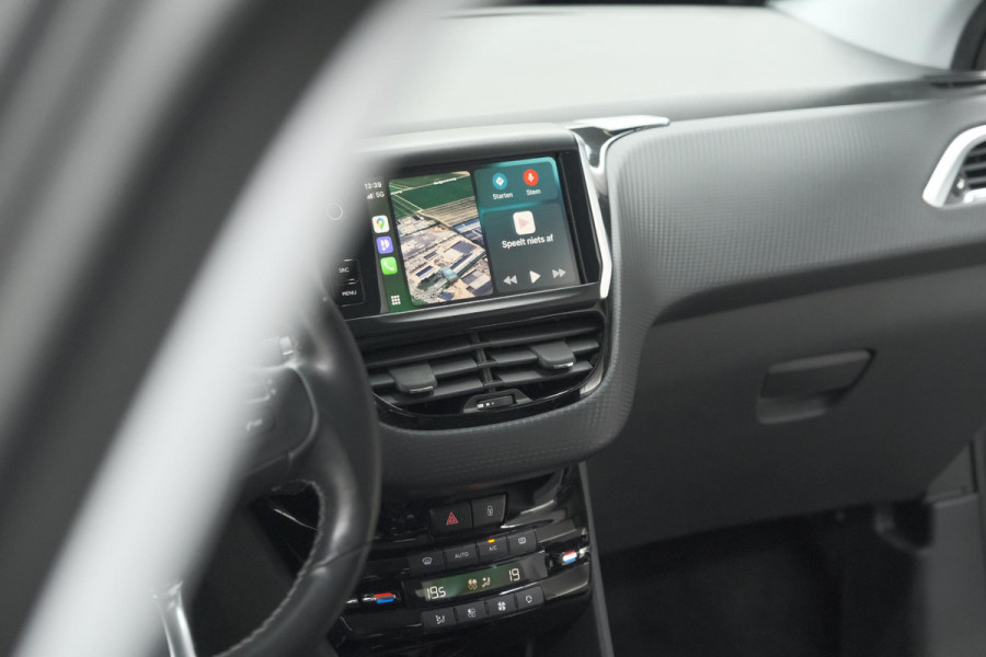 Peugeot 2008 PureTech 110 Allure | Trekhaak | Apple Carplay | Parkeersensoren | Navigatie