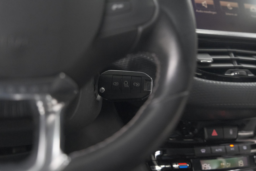 Peugeot 2008 PureTech 110 Allure | Trekhaak | Apple Carplay | Parkeersensoren | Navigatie