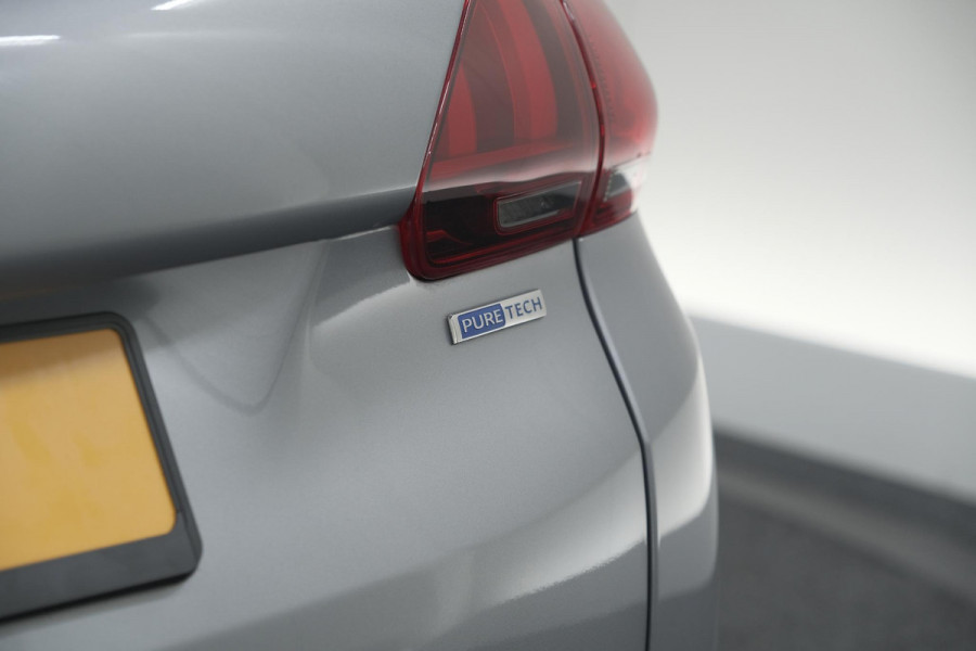 Peugeot 2008 PureTech 110 Allure | Trekhaak | Apple Carplay | Parkeersensoren | Navigatie