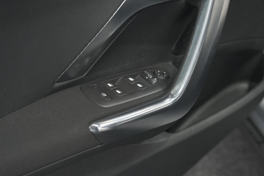 Peugeot 2008 PureTech 110 Allure | Trekhaak | Apple Carplay | Parkeersensoren | Navigatie