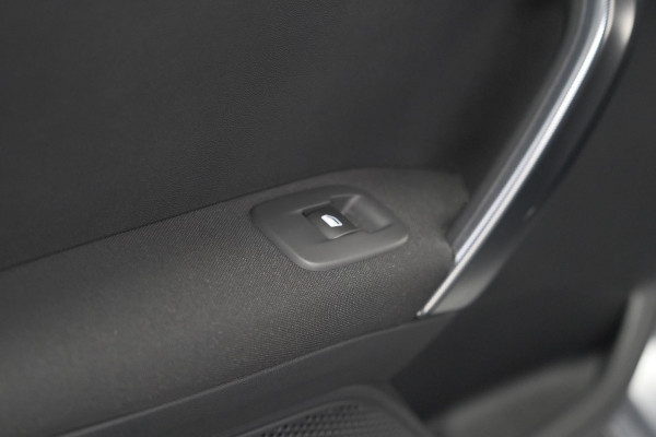 Peugeot 2008 PureTech 110 Allure | Trekhaak | Apple Carplay | Parkeersensoren | Navigatie