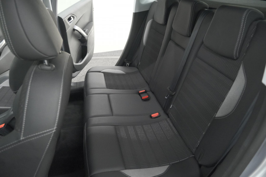 Peugeot 2008 PureTech 110 Allure | Trekhaak | Apple Carplay | Parkeersensoren | Navigatie