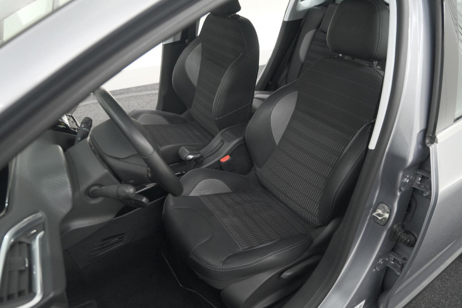 Peugeot 2008 PureTech 110 Allure | Trekhaak | Apple Carplay | Parkeersensoren | Navigatie