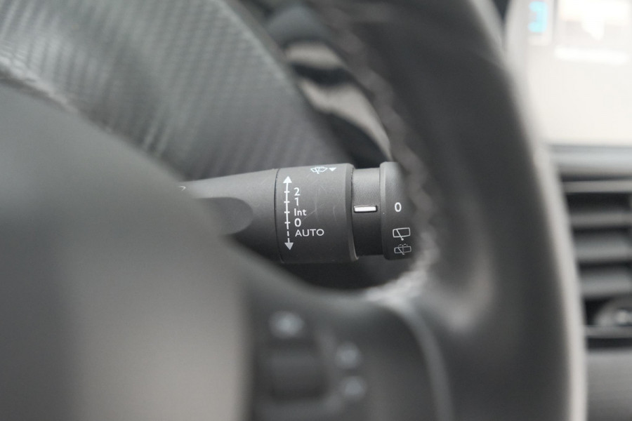 Peugeot 2008 PureTech 110 Allure | Trekhaak | Apple Carplay | Parkeersensoren | Navigatie