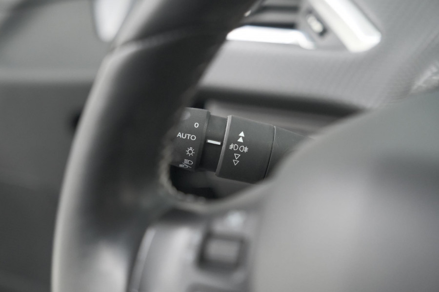 Peugeot 2008 PureTech 110 Allure | Trekhaak | Apple Carplay | Parkeersensoren | Navigatie
