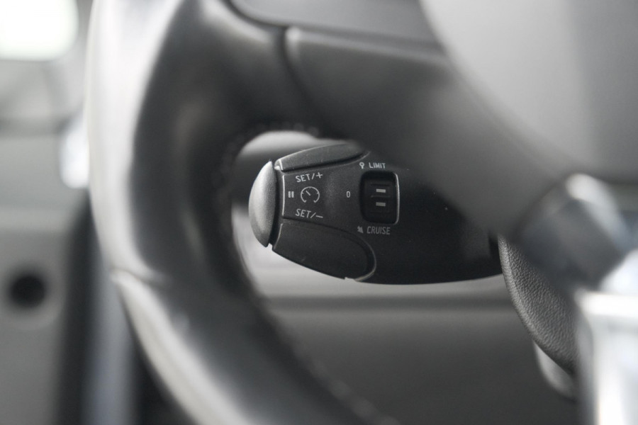 Peugeot 2008 PureTech 110 Allure | Trekhaak | Apple Carplay | Parkeersensoren | Navigatie