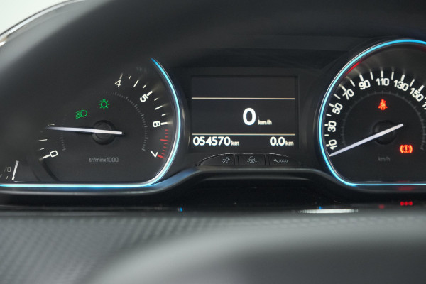 Peugeot 2008 PureTech 110 Allure | Trekhaak | Apple Carplay | Parkeersensoren | Navigatie