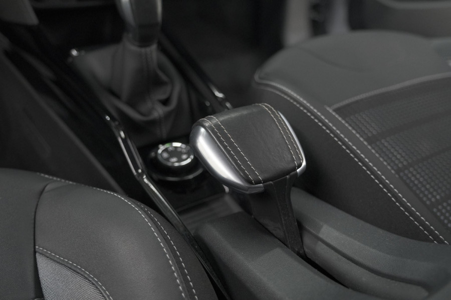 Peugeot 2008 PureTech 110 Allure | Trekhaak | Apple Carplay | Parkeersensoren | Navigatie