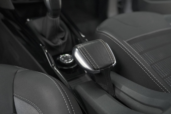 Peugeot 2008 PureTech 110 Allure | Trekhaak | Apple Carplay | Parkeersensoren | Navigatie