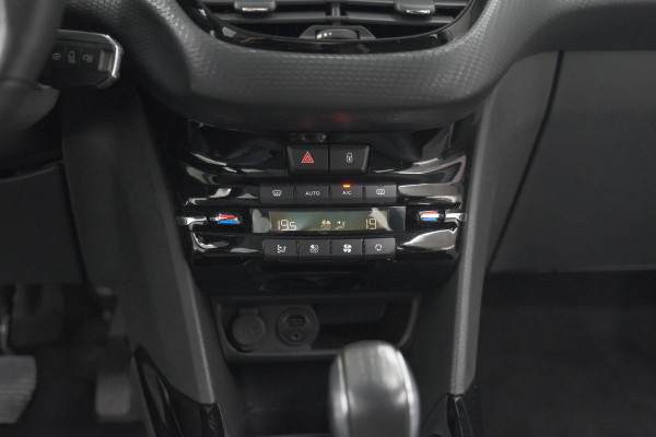 Peugeot 2008 PureTech 110 Allure | Trekhaak | Apple Carplay | Parkeersensoren | Navigatie