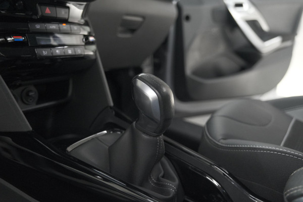 Peugeot 2008 PureTech 110 Allure | Trekhaak | Apple Carplay | Parkeersensoren | Navigatie