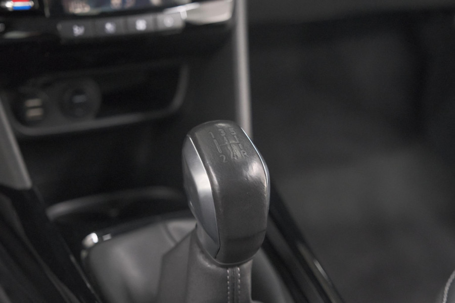 Peugeot 2008 PureTech 110 Allure | Trekhaak | Apple Carplay | Parkeersensoren | Navigatie