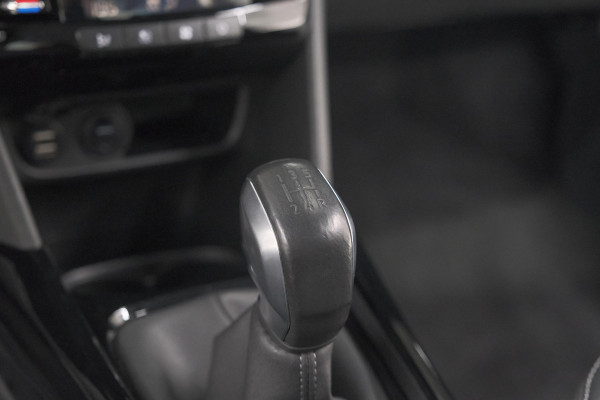 Peugeot 2008 PureTech 110 Allure | Trekhaak | Apple Carplay | Parkeersensoren | Navigatie