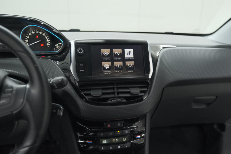 Peugeot 2008 PureTech 110 Allure | Trekhaak | Apple Carplay | Parkeersensoren | Navigatie